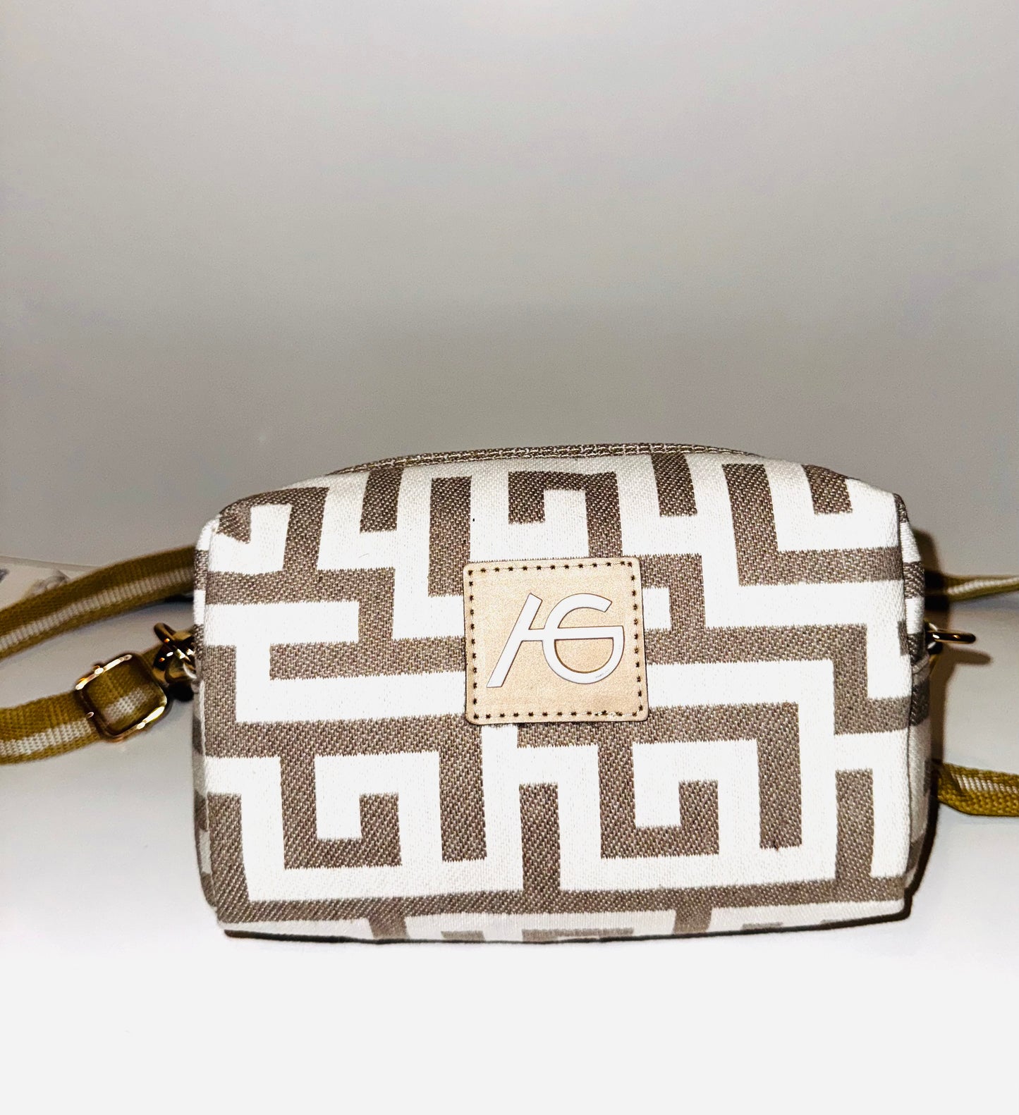 Myko Camera Bag Ari Giorgio Greek Key Beige Handbag