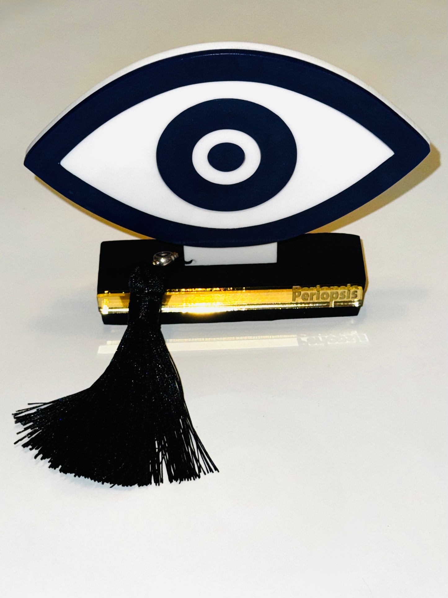 Standing Dark Blue Eye (mati)